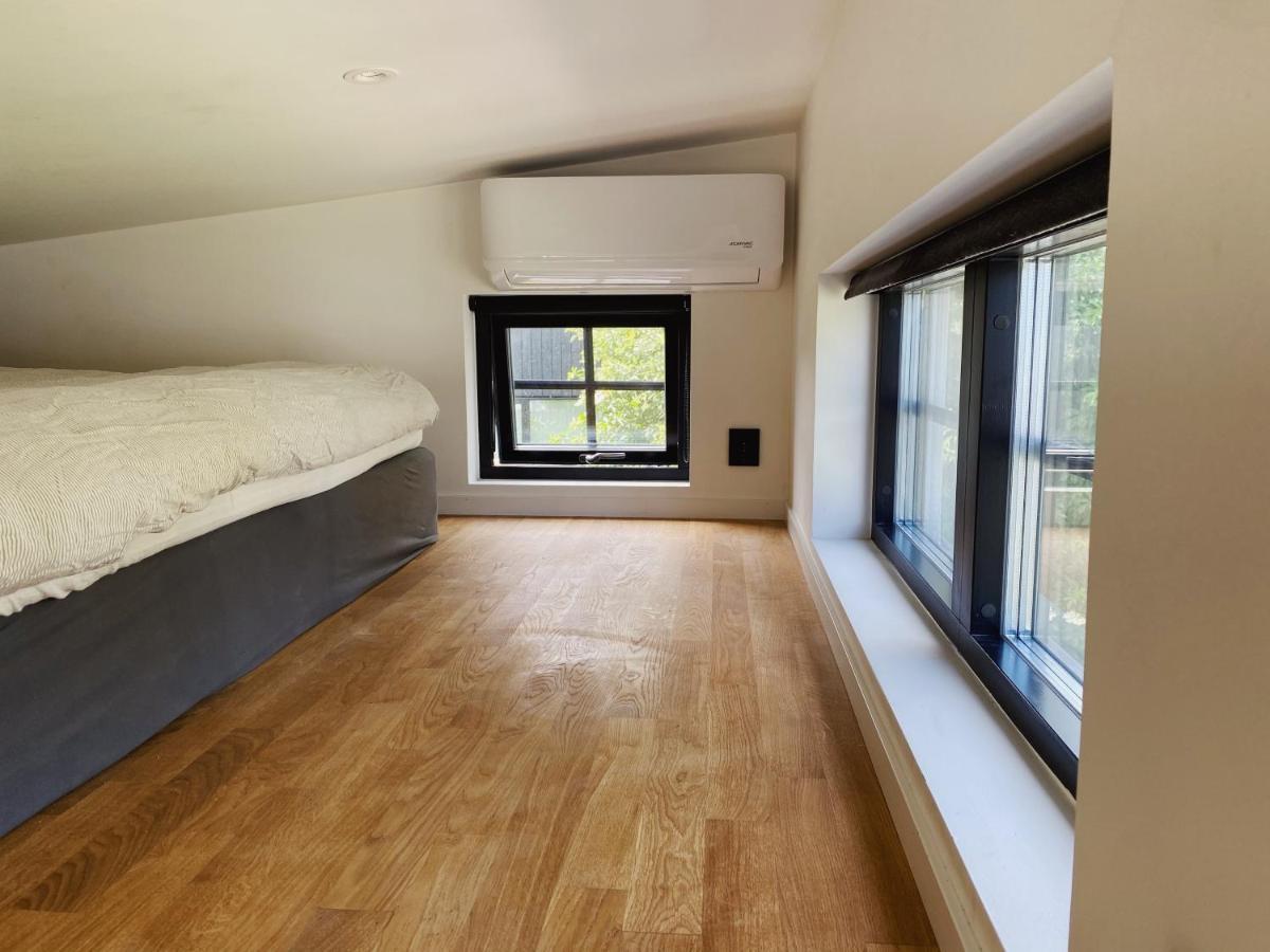 Guesthouse, Not Even A Minute Walk To The Ocean Kullavik ภายนอก รูปภาพ
