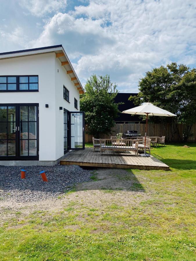 Guesthouse, Not Even A Minute Walk To The Ocean Kullavik ภายนอก รูปภาพ