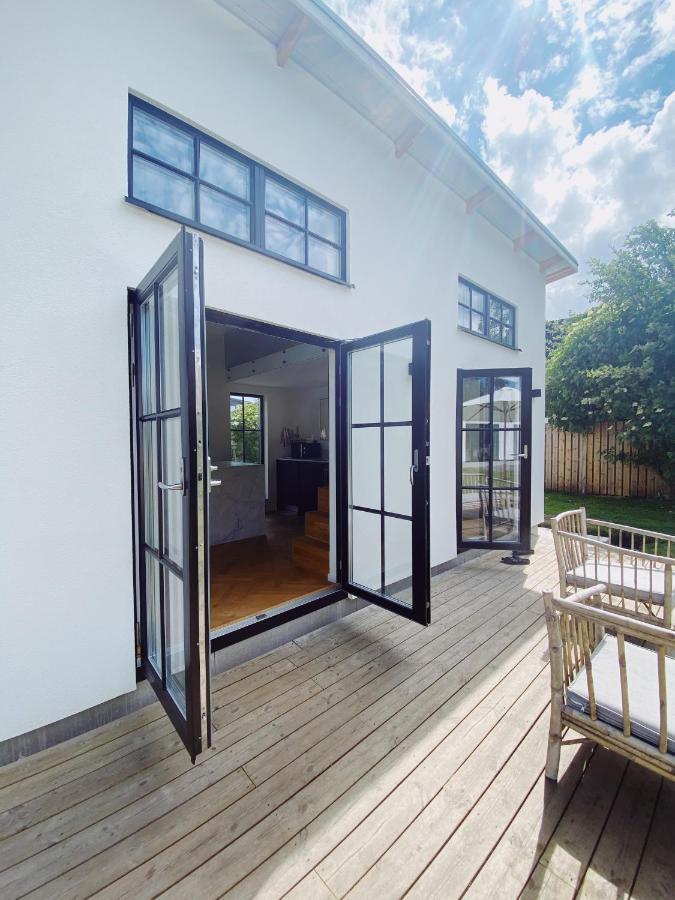 Guesthouse, Not Even A Minute Walk To The Ocean Kullavik ภายนอก รูปภาพ