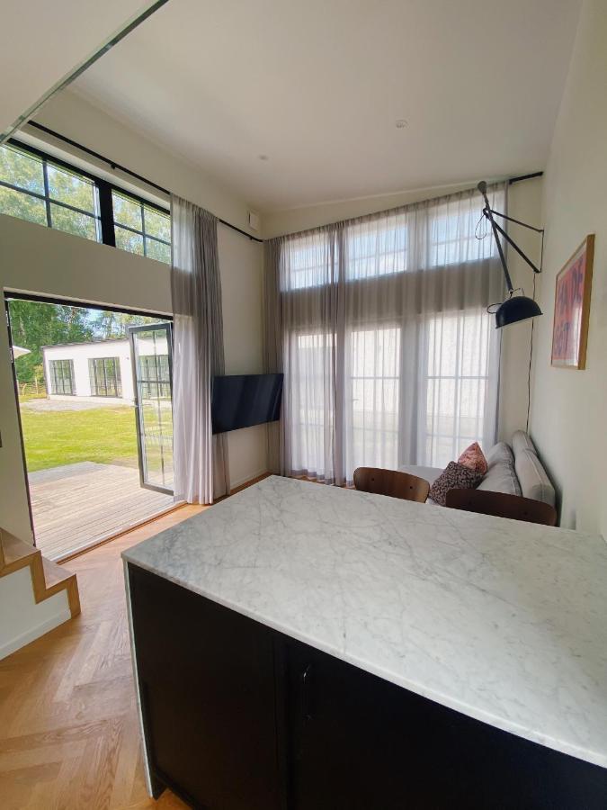 Guesthouse, Not Even A Minute Walk To The Ocean Kullavik ภายนอก รูปภาพ